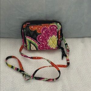 VERA BRADLEY ON THE SQUARE WRISTLET/CROSSBODY ZIGGY ZINNIA